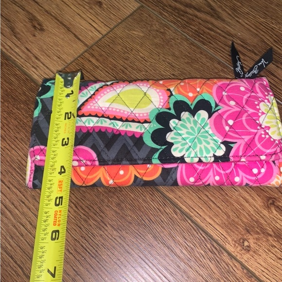 Vera Bradley: Women’s Tri-Fold Quilted Fabric Wallet: Great Condition & Colors - Picture 10 of 10